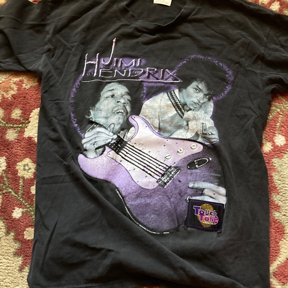 Black and Purple Graphic T-Shirt
1997 vintage graphics t shirt
